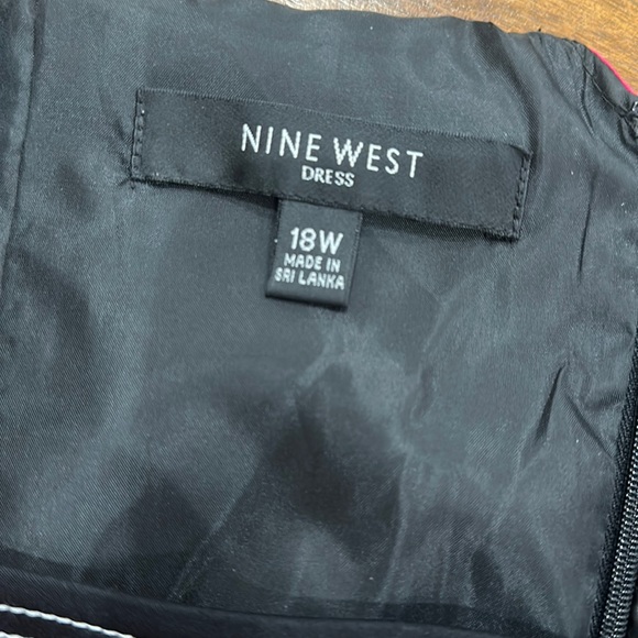 Nine West 18W Sleeveless Dress. Large, fun red/pink flowers on a black base. - Picture 2 of 10